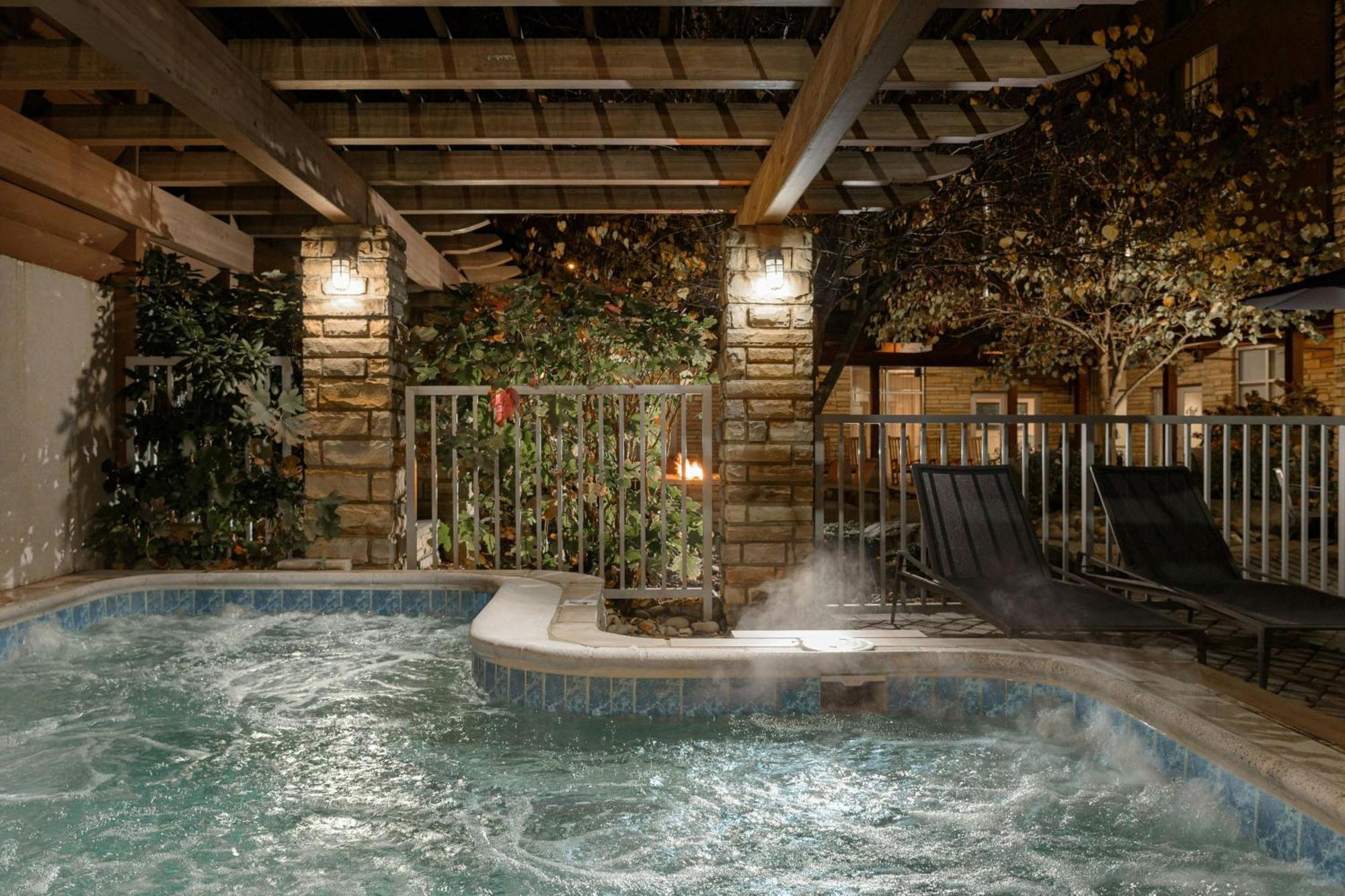 Courtyard By Marriott Gatlinburg Downtown Hotel Exterior foto